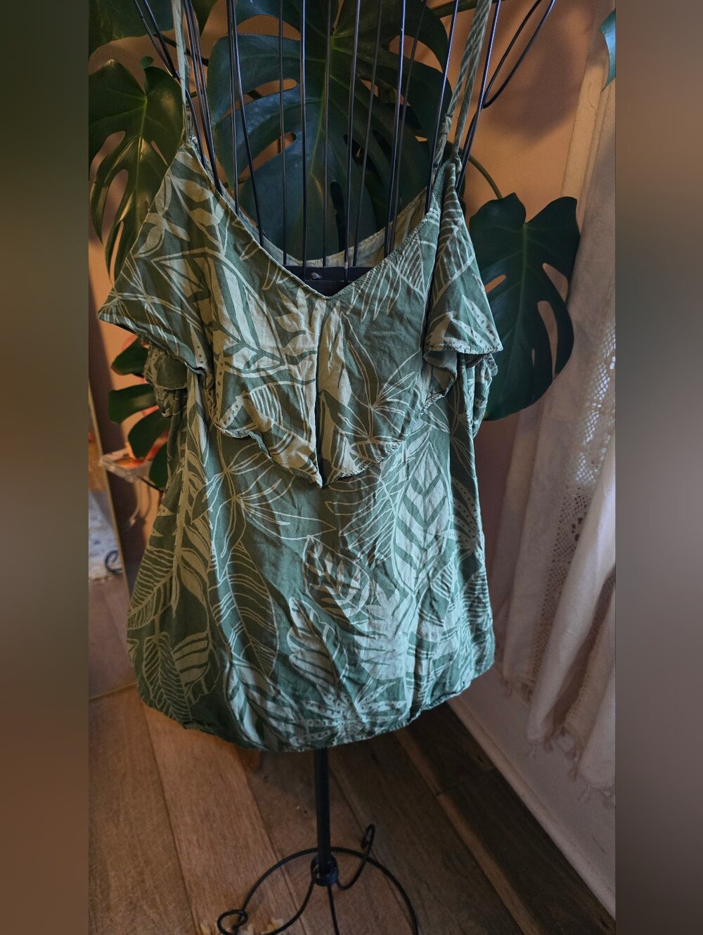 Old Navy Green Tropical Palm Leaf Ruffle V-Neck Off-Shoulder Top XL